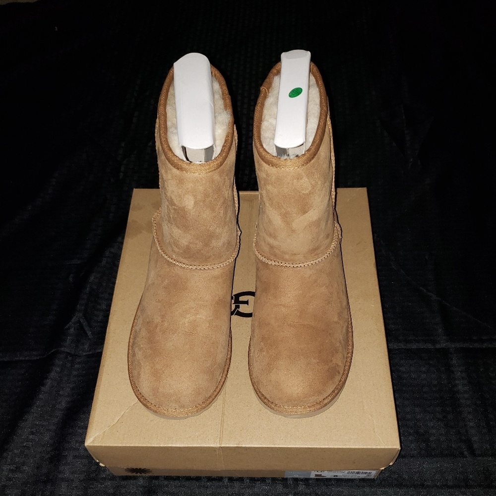 UGG Classic Short II Boot (Big Kid) - Picture 3 of 6